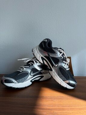 Nike Black, Silver & White Athletic Running Shoes